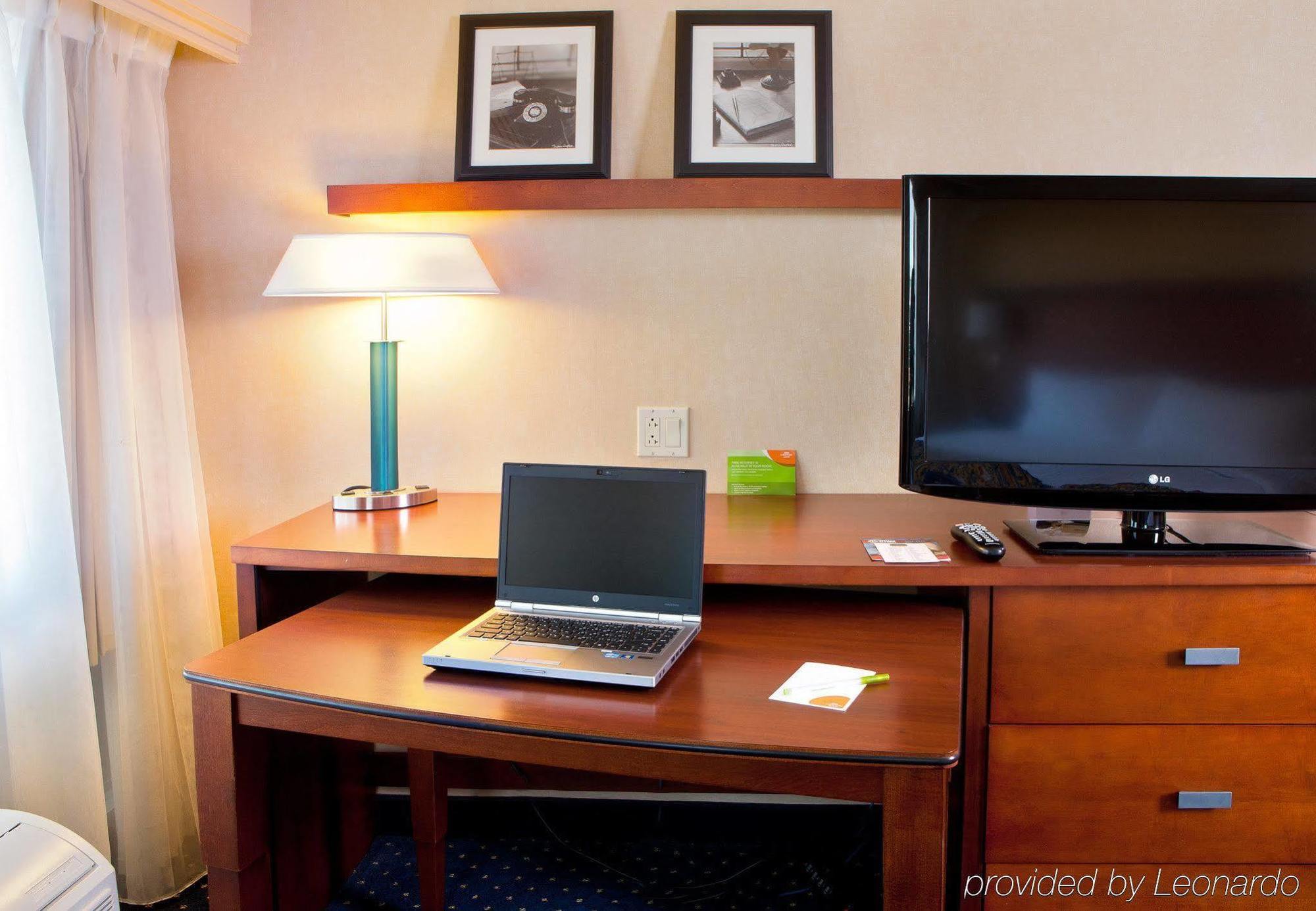 Courtyard By Marriott Fort Smith Downtown Room photo